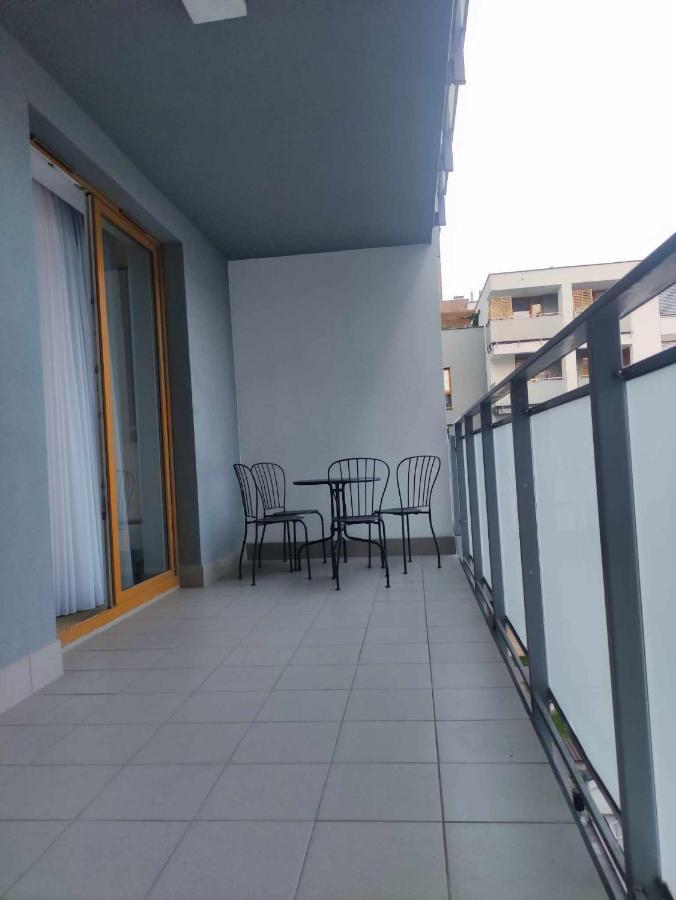 Apartamenty METRO TARGÓWEK 27 Varsóvia Exterior foto